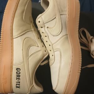 Nike Gore-Tex "Gtx" Mens Size: 11        Cream / Bubble Gum Sole (RARE)